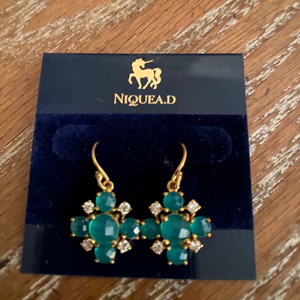NWT Niquea.D fashion earrings in green and gold